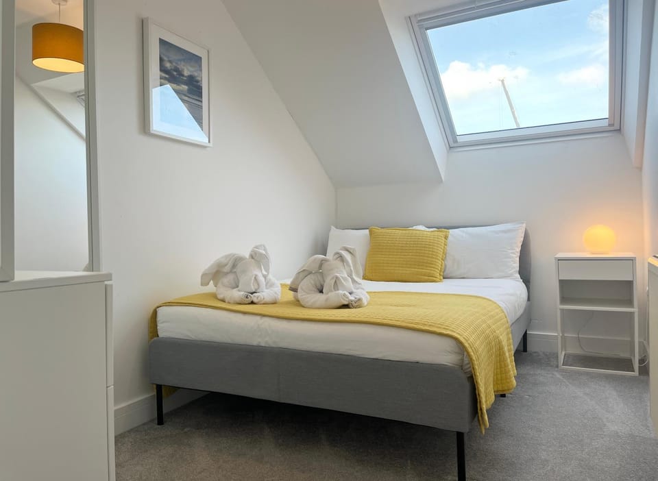 Stunning Duplex Sleeps 4 in Penzance with Seaviews Apartment in Penzance