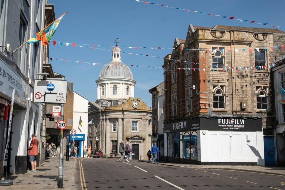 Stunning Duplex Sleeps 4 in Penzance with Seaviews Apartment in Penzance