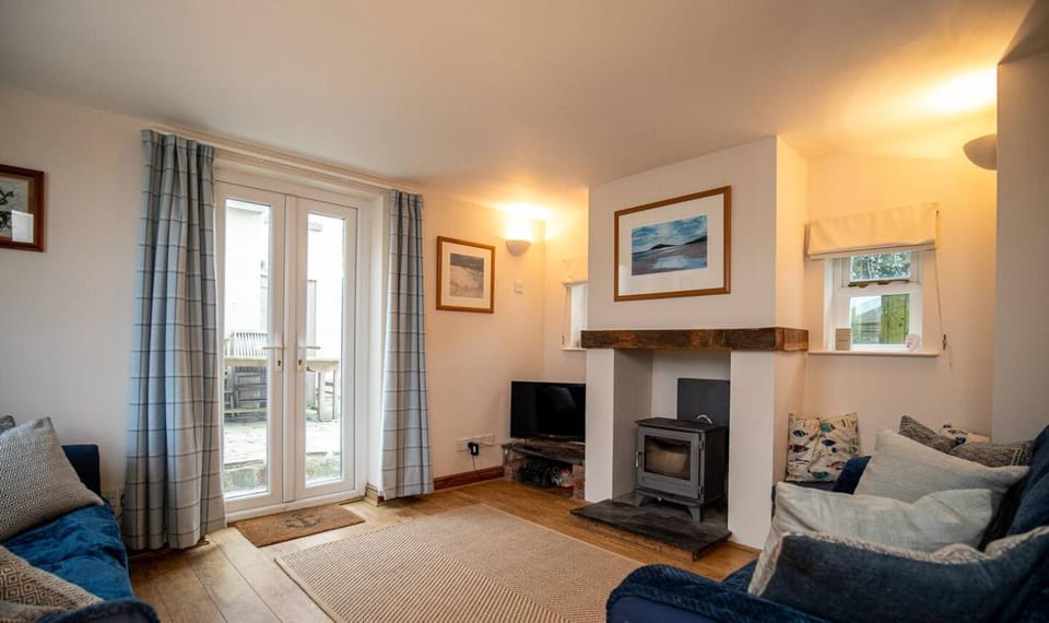 Old Shop Cottage near to the golden Bantham Beach House in England