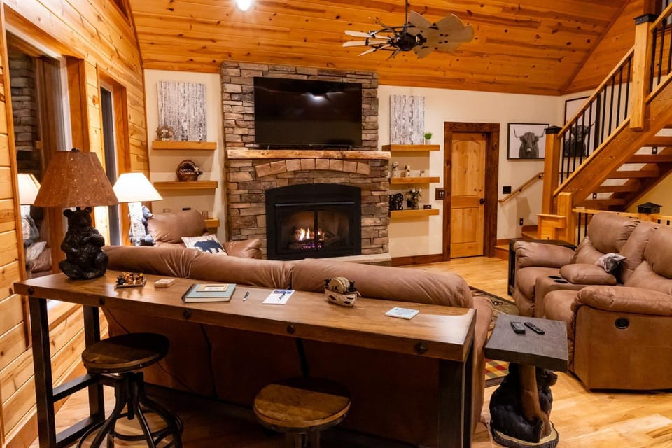 Communal lounge/ TV room, TV and multimedia, Living room, Evening entertainment, fireplace