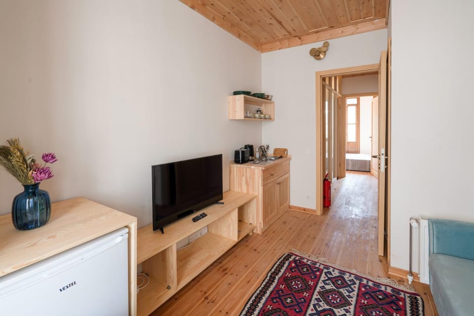 Kitchen or kitchenette, Living room