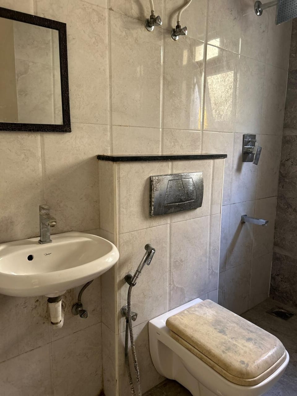 Shower, Toilet, Bathroom, towels
