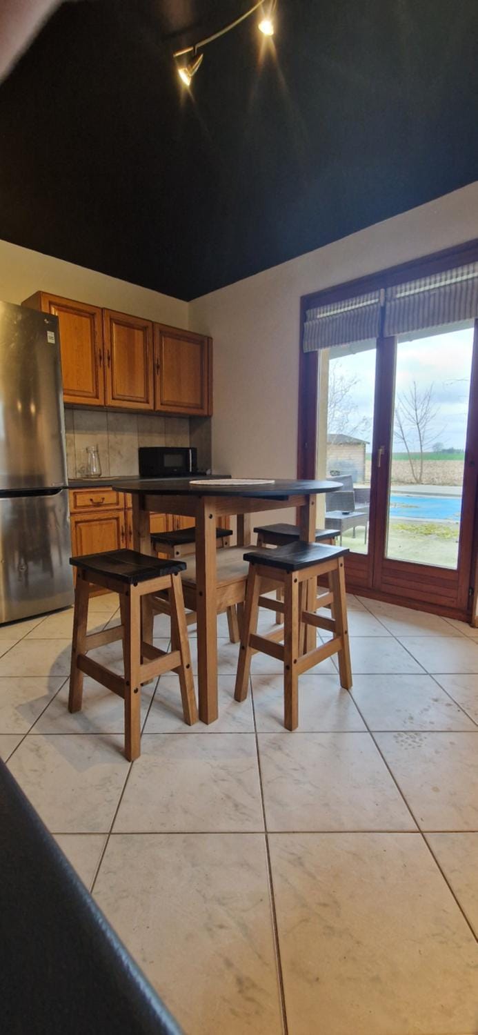 Kitchen or kitchenette, oven, pet friendly, stove
