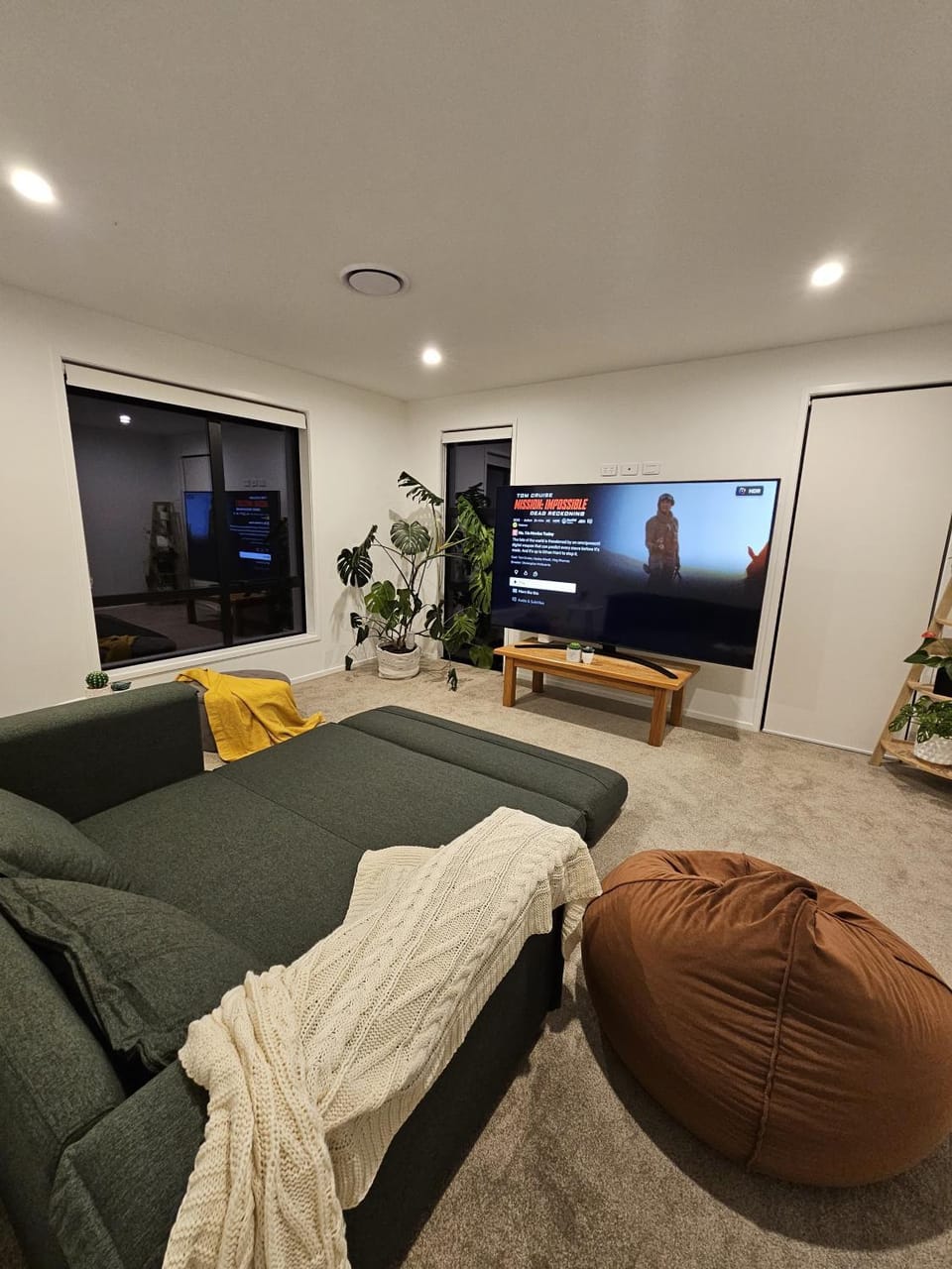 Bed, TV and multimedia, Living room, Seating area