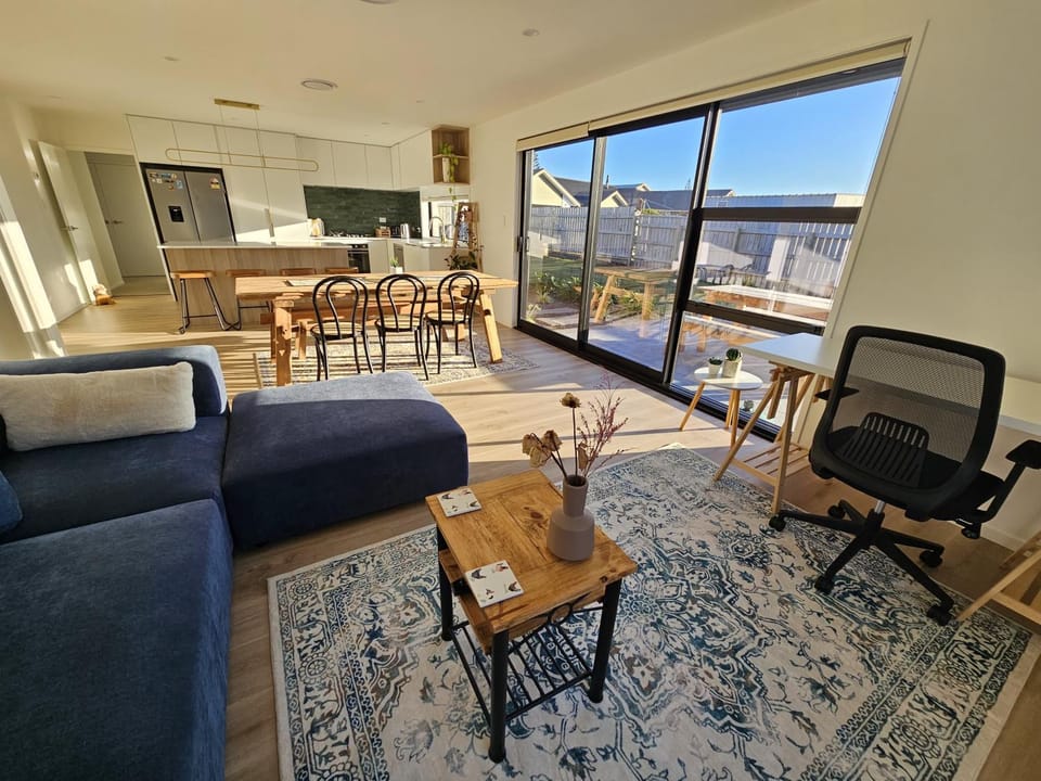 Natural landscape, View (from property/room), Balcony/Terrace, Living room, Seating area, Dining area