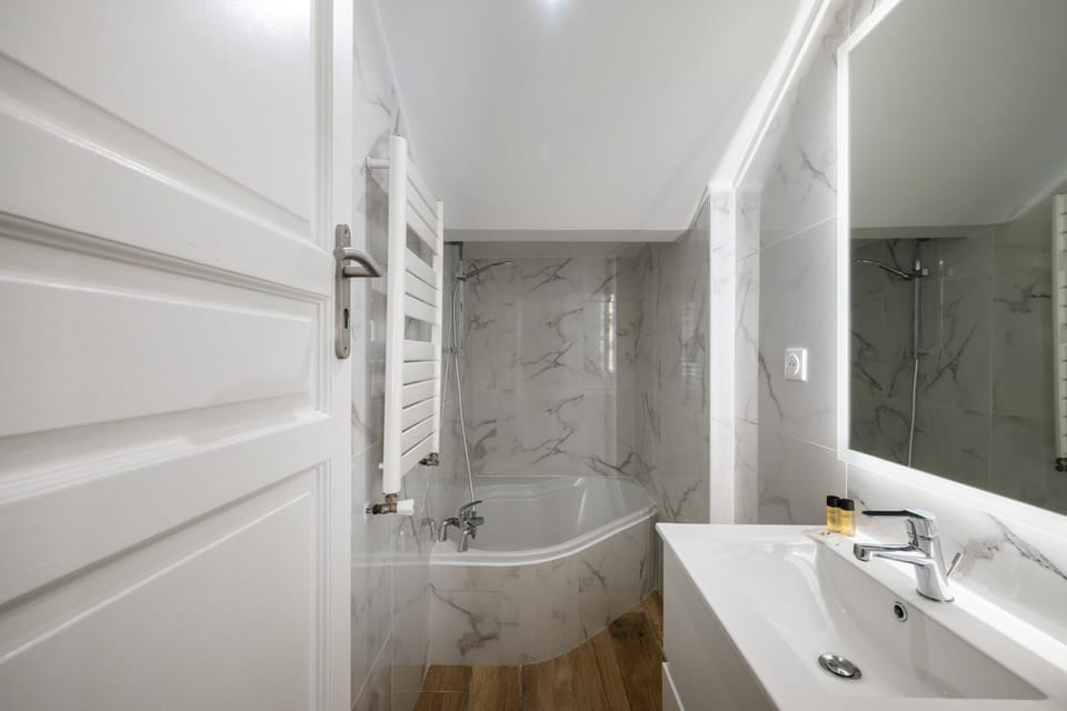 Maison de ville familiale, 5 chambres, terrasse, à 20 minutes du centre ville House in Nice