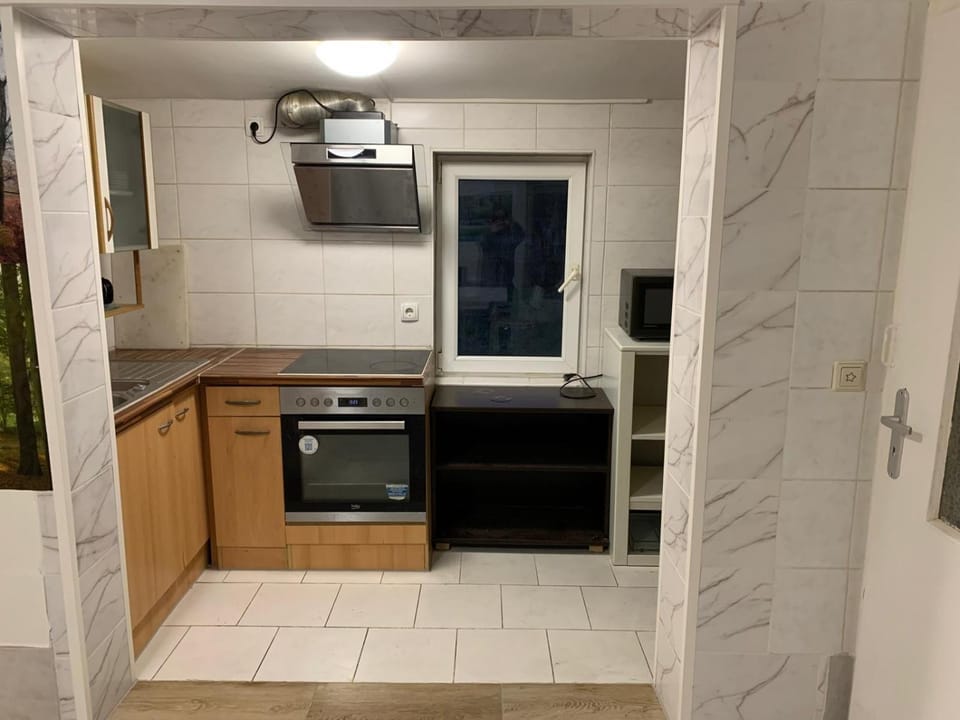 Kitchen or kitchenette, oven, stove