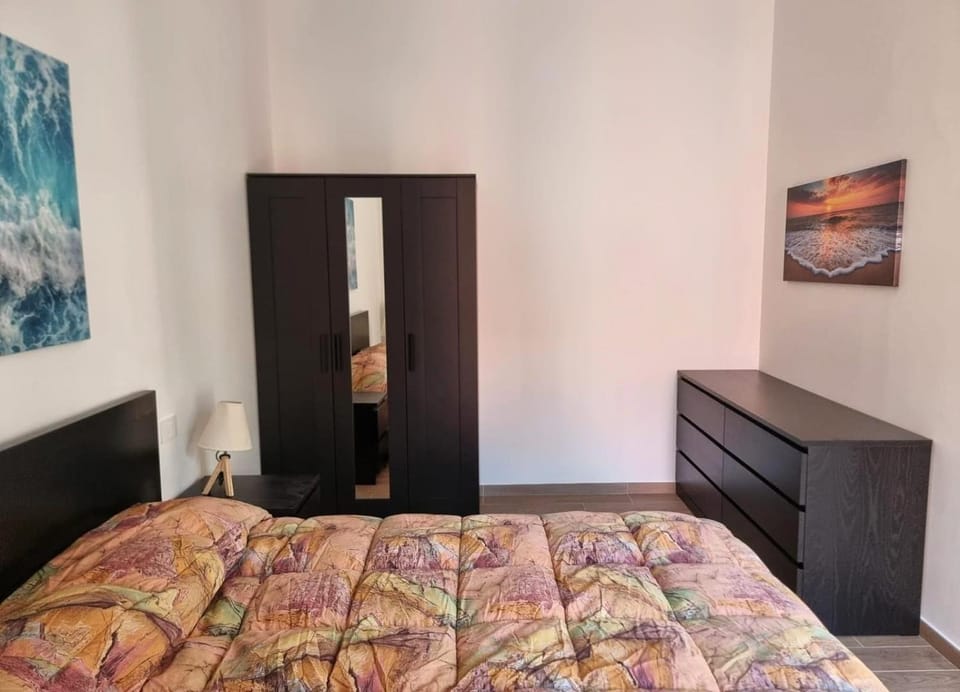 Bed, Balcony/Terrace, Photo of the whole room, Bedroom, heating, wardrobe, air conditioner