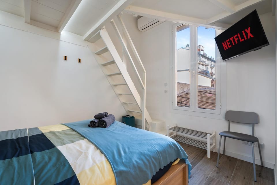 Living room, Photo of the whole room, Bedroom