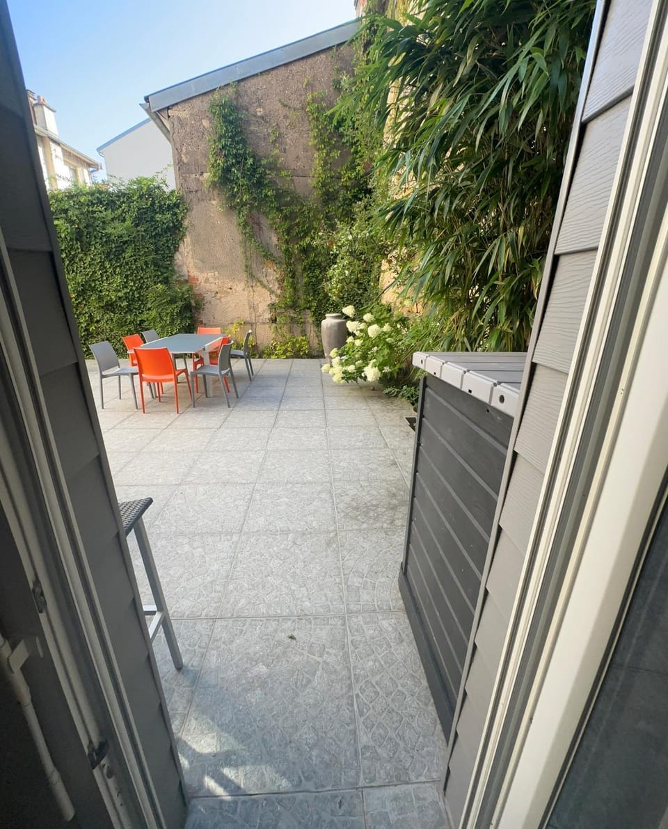 Chambre cosy centre ville avec terrasse - réserver femmes Vacation rental in Nancy