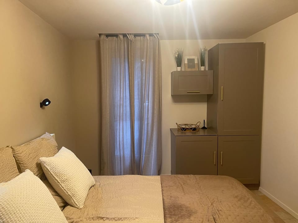 Chambre cosy centre ville avec terrasse - réserver femmes Vacation rental in Nancy