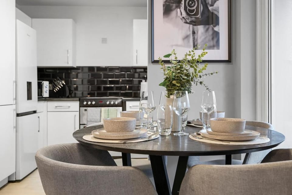 2-Bedroom Apartment Short Term Rental & Flexible Renting Canary Wharf Apartment in London