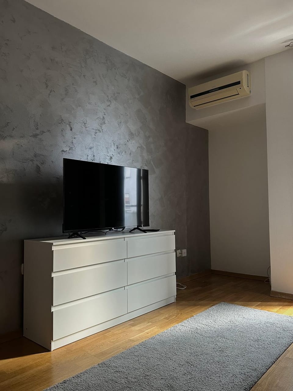 TV and multimedia, air conditioner