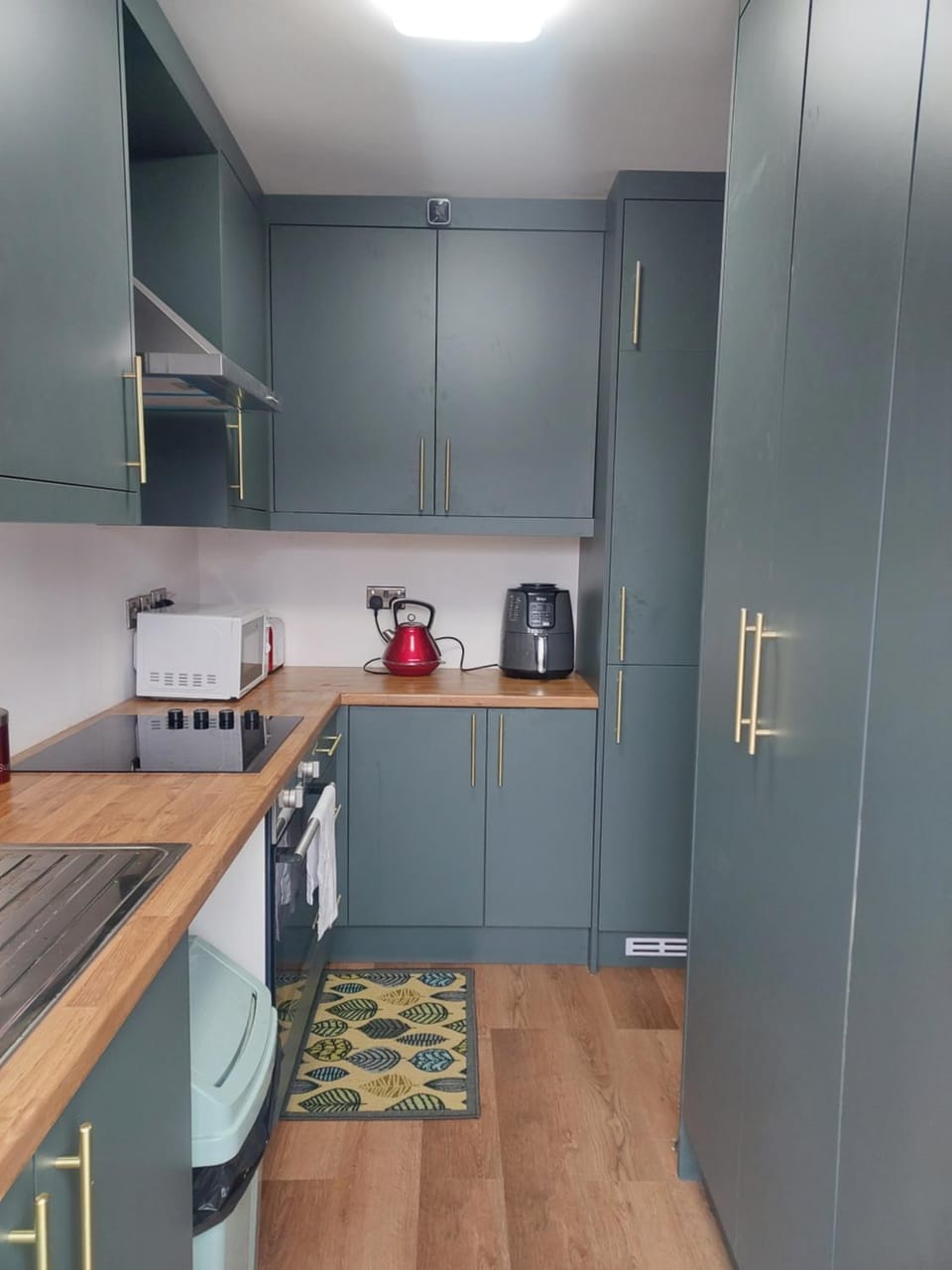 oven, stove, toaster, Internal: Not applicable to any particular room