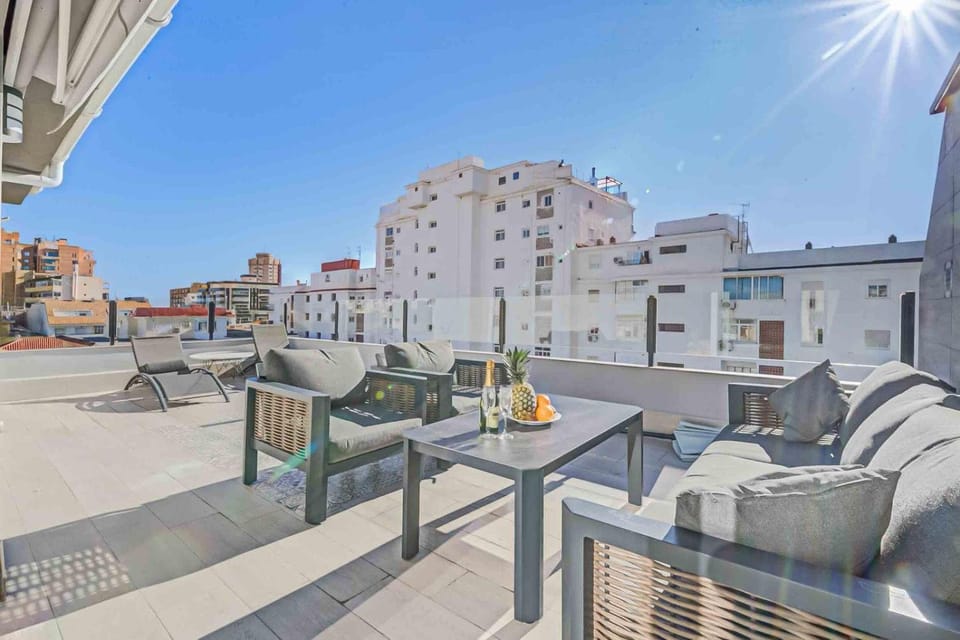 Property building, Balcony/Terrace, Living room