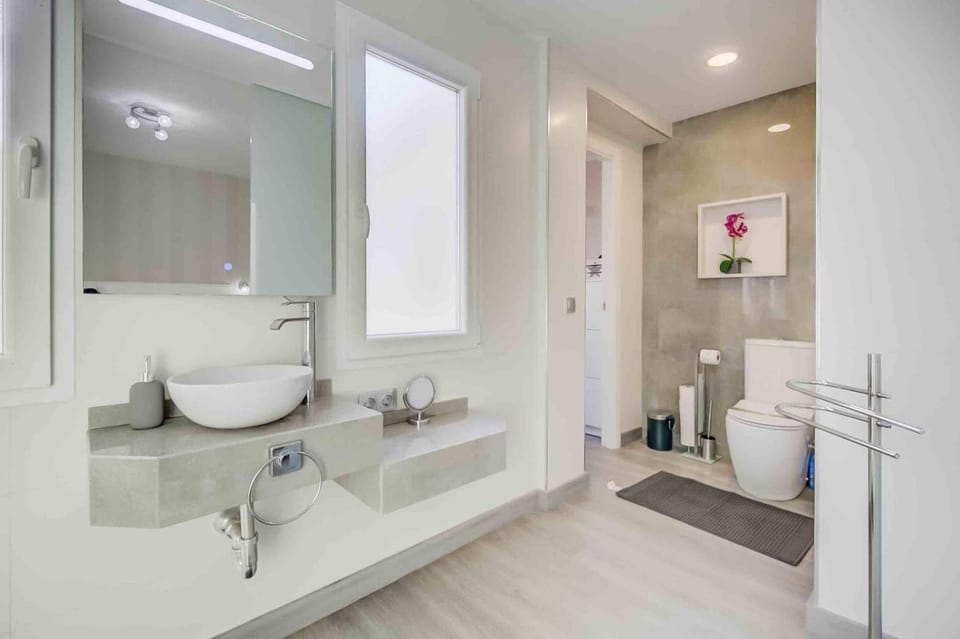 Bathroom, Living room