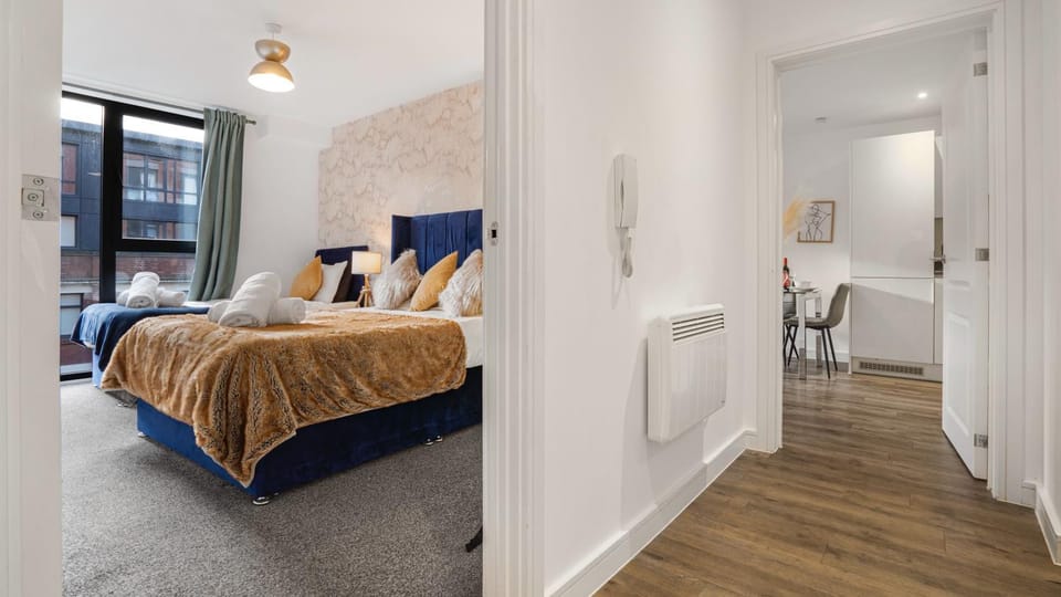 Bed, Bedroom, towels