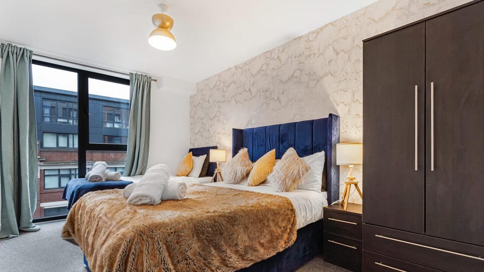 Bed, Bedroom, towels