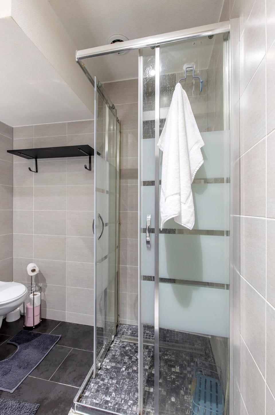 Shower, Bathroom, towels