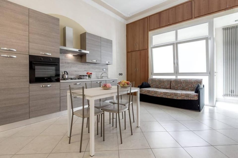 Day, Dining area