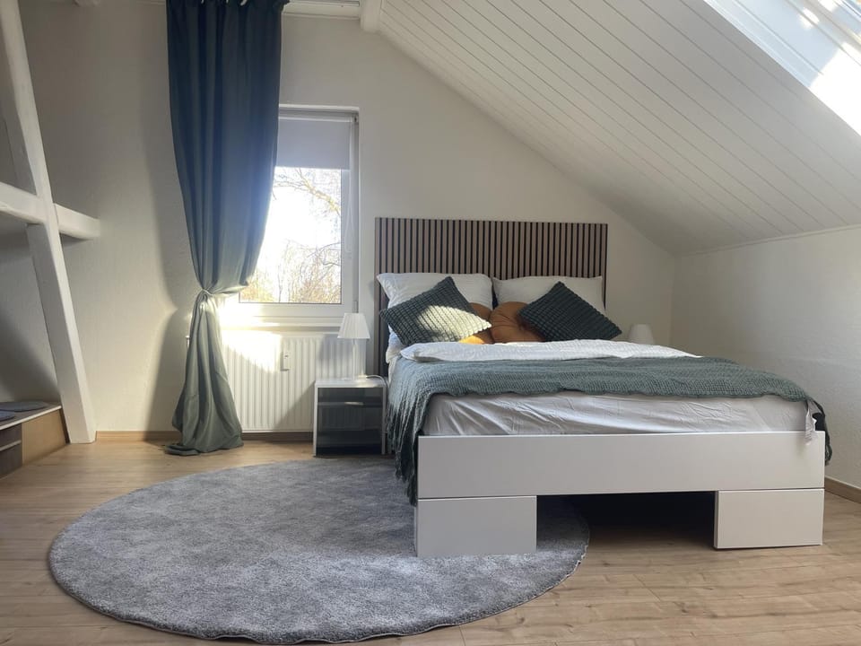 Bed, View (from property/room), Bedroom, heating