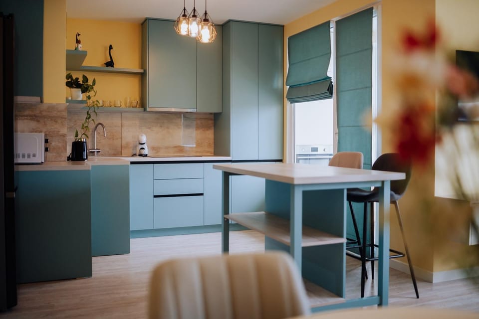 Coffee/tea facilities, Kitchen or kitchenette, Dining area, microwave, pet friendly, stove