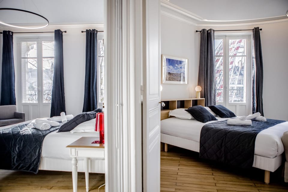 Bed, Photo of the whole room, Seating area, Bedroom, cot, internet, towels, air conditioner