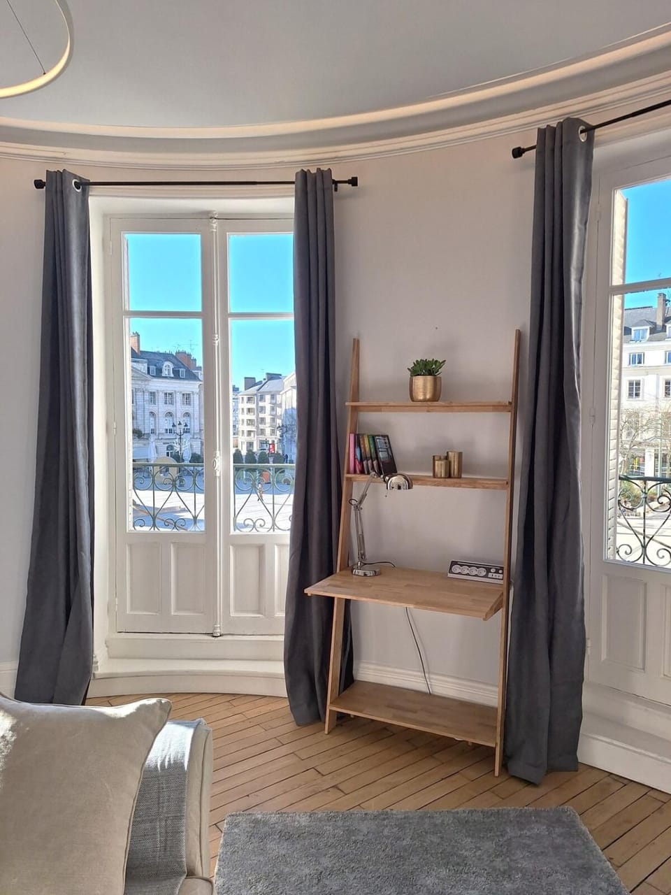 Bed, View (from property/room), Photo of the whole room, Seating area, Bedroom, City view, Landmark view, internet, air conditioner