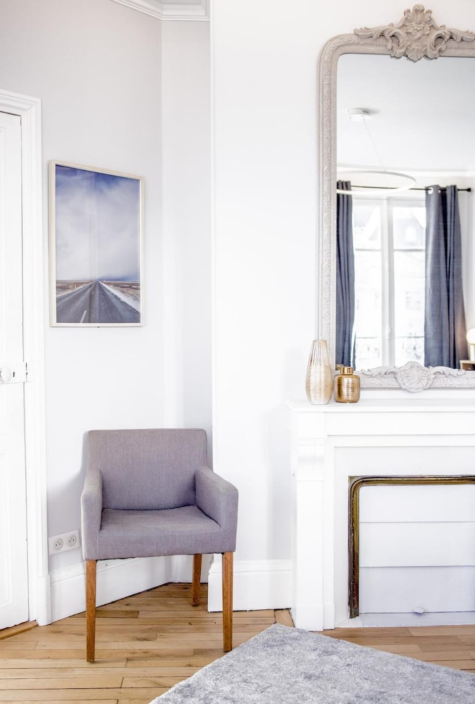 Photo of the whole room, Bedroom, air conditioner