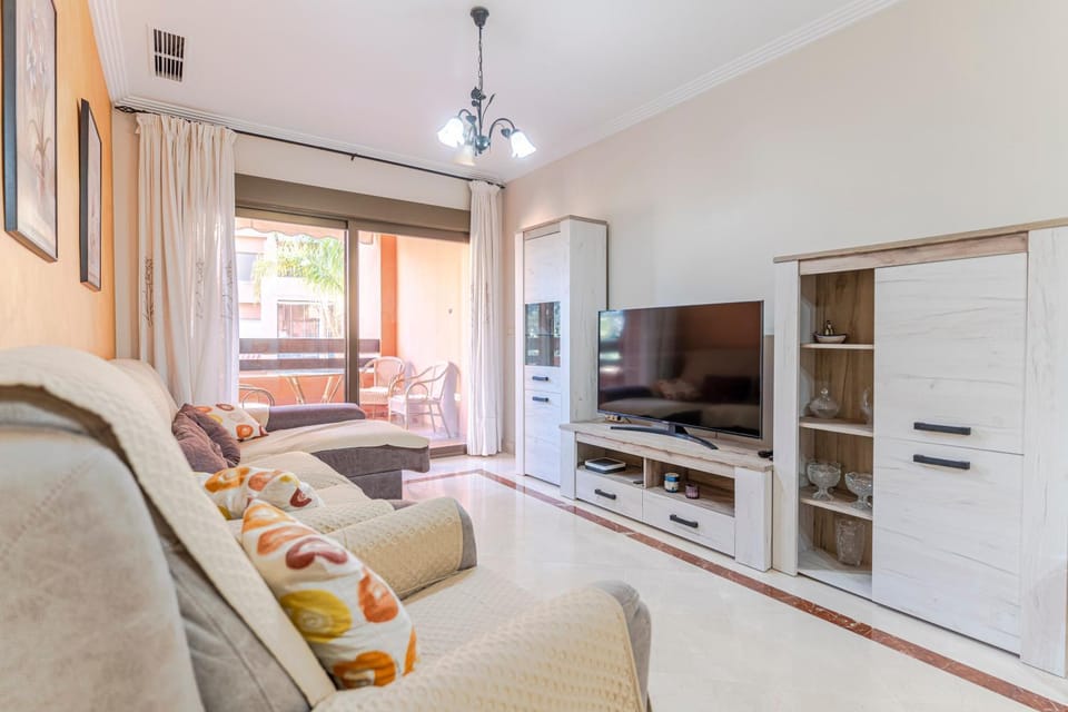 Communal lounge/ TV room, TV and multimedia, Living room, Seating area