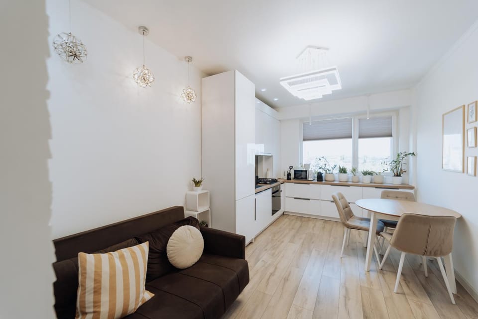 Kitchen or kitchenette, Seating area, Dining area