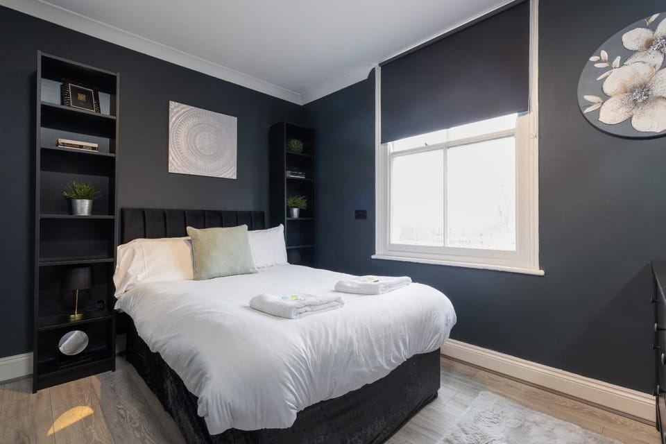 Bed, Photo of the whole room, Bedroom