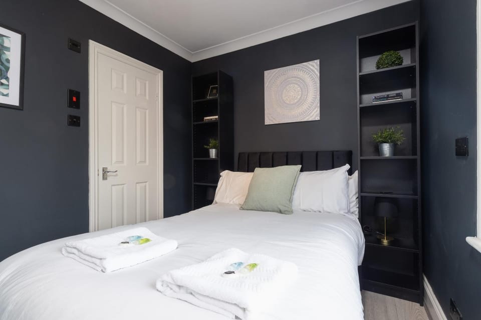 Bed, Photo of the whole room, Bedroom, towels, wardrobe