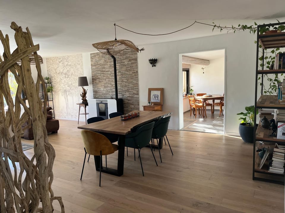 Seating area, Dining area