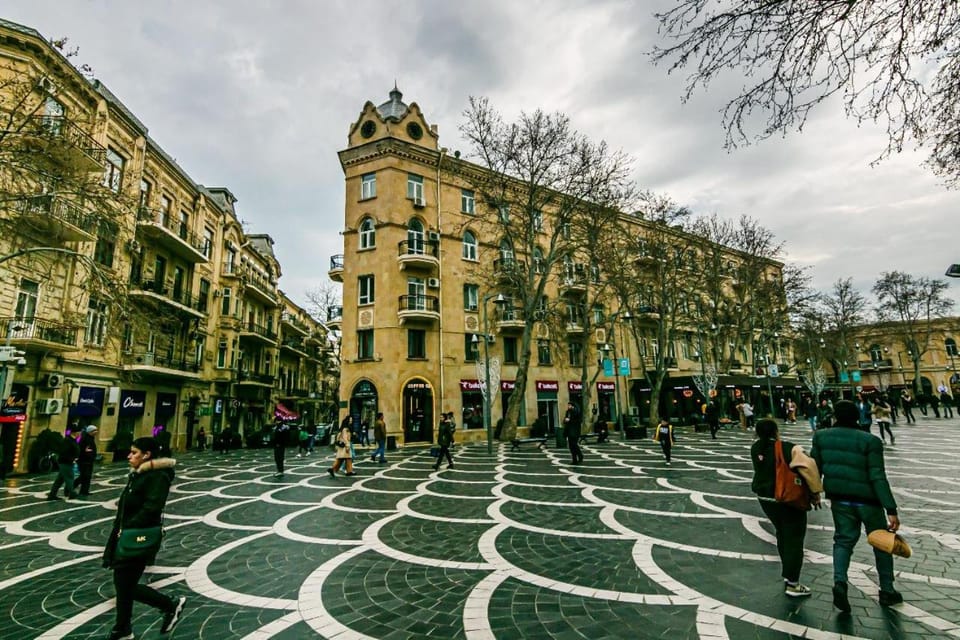 Central Home Lux Apartment in Baku