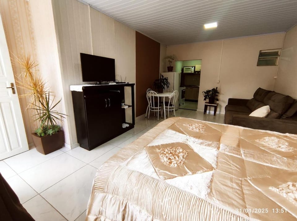 TV and multimedia, Photo of the whole room, Bedroom