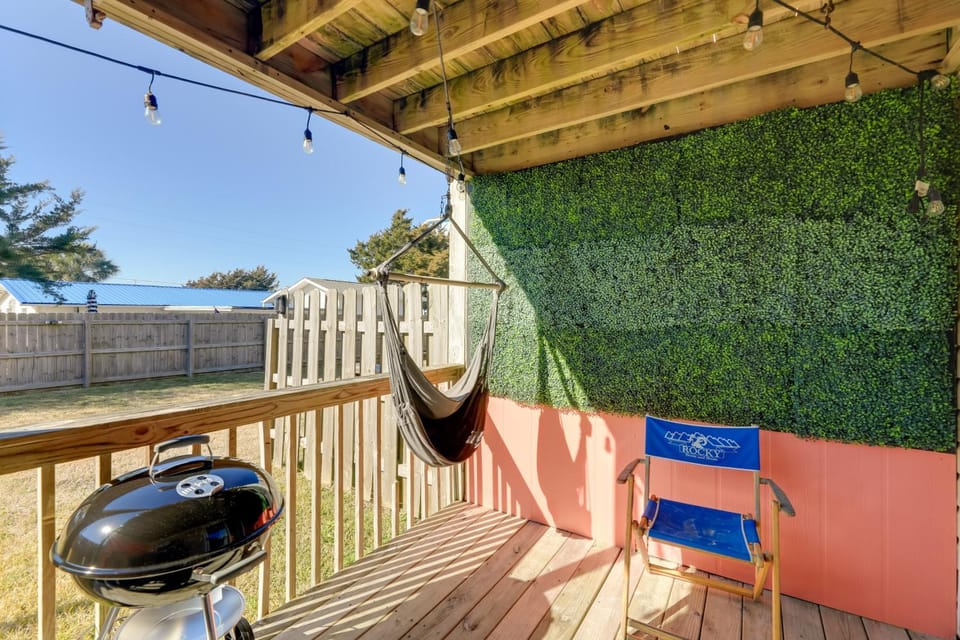 Walk to Atlantic Beach: Townhome w/ Patio! House in Atlantic Beach