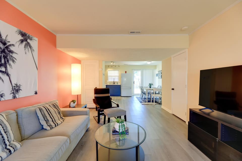 Walk to Atlantic Beach: Townhome w/ Patio! House in Atlantic Beach