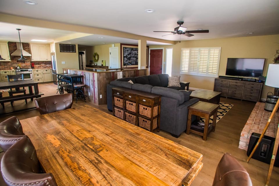 Hilltop West House in Paso Robles