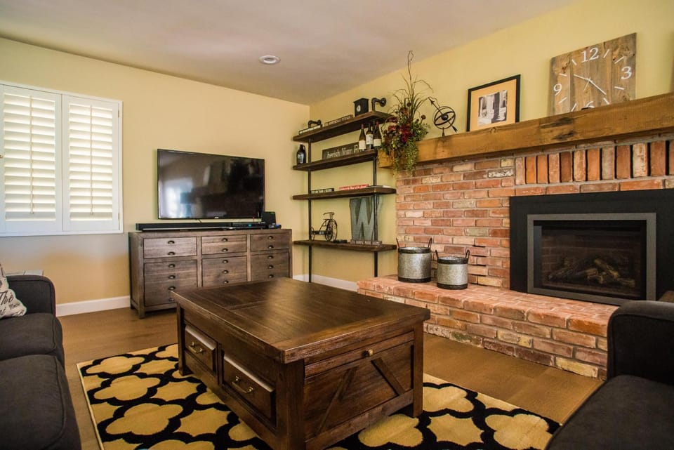 Hilltop West House in Paso Robles