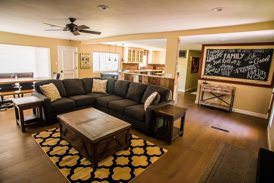 Hilltop West House in Paso Robles