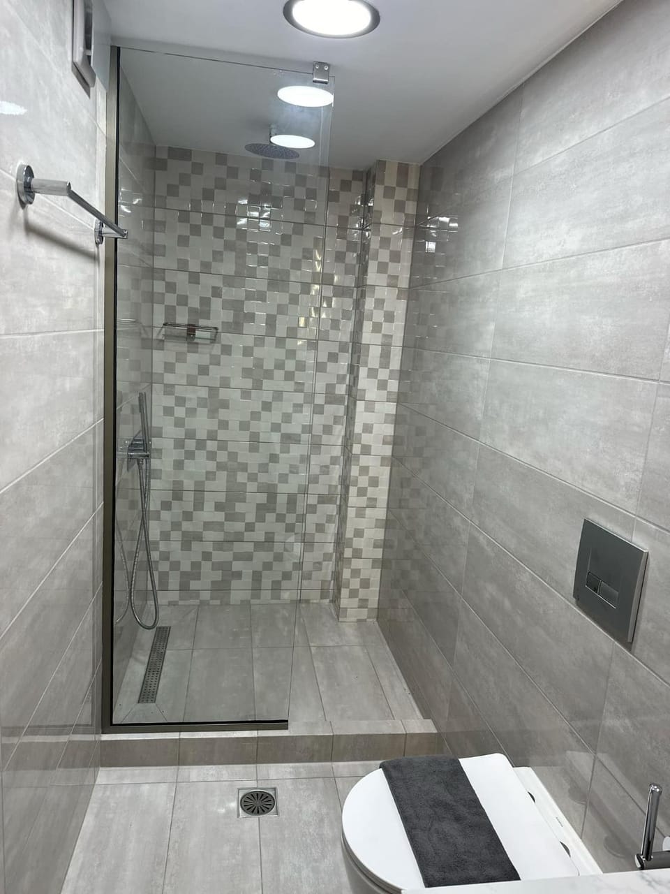 Shower, Bathroom, towels