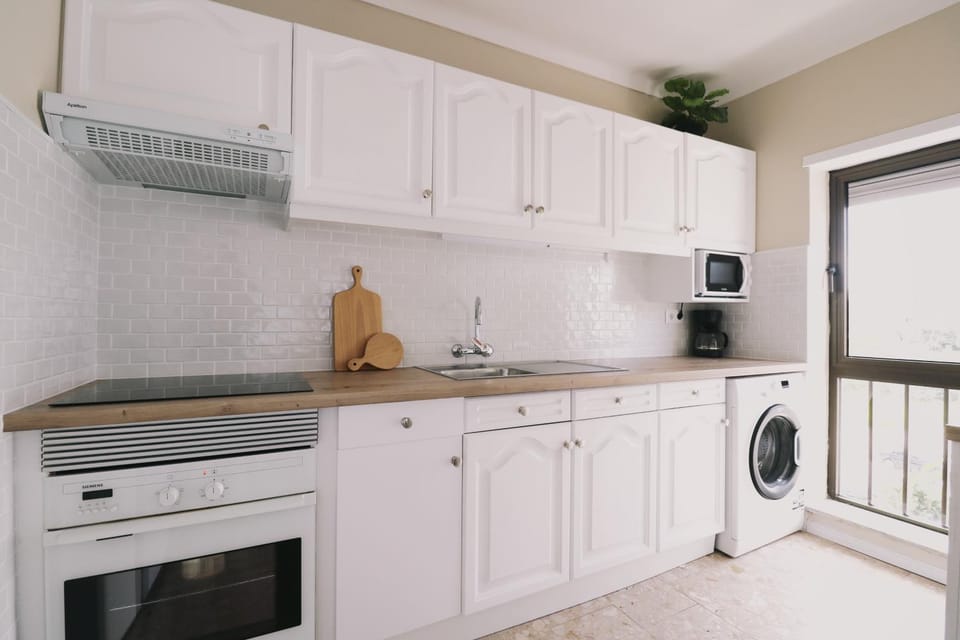 Kitchen or kitchenette, stove, washing machine