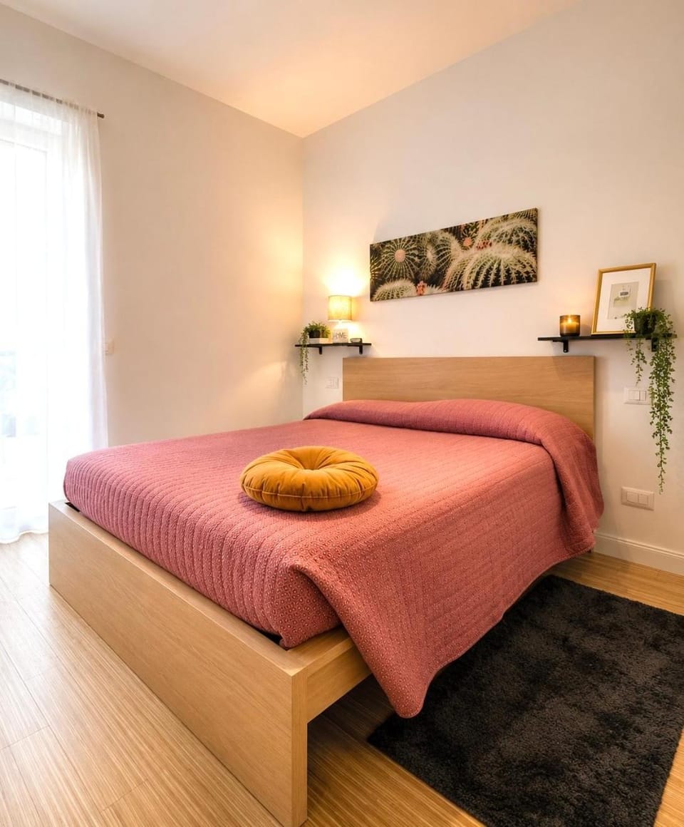 Bed, TV and multimedia, Bedroom