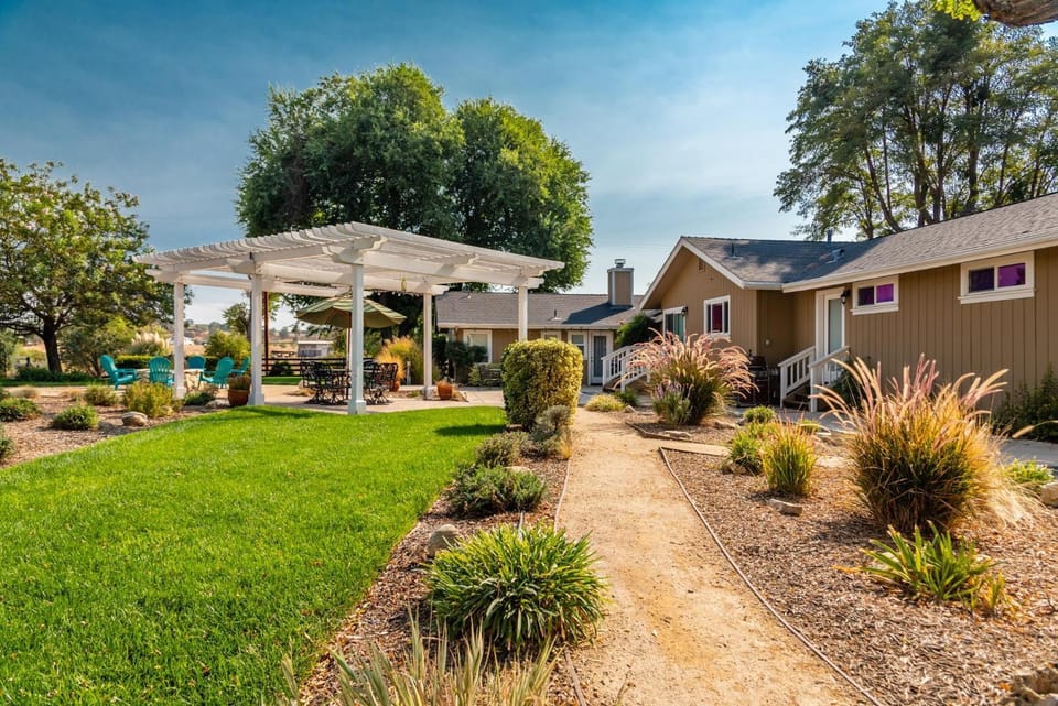 Estrella Vineyard House in Sierra Nevada