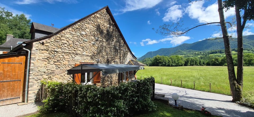 Maison familiale Baylère - Piscine et spa - 8 pers Apartment in Nouvelle-Aquitaine
