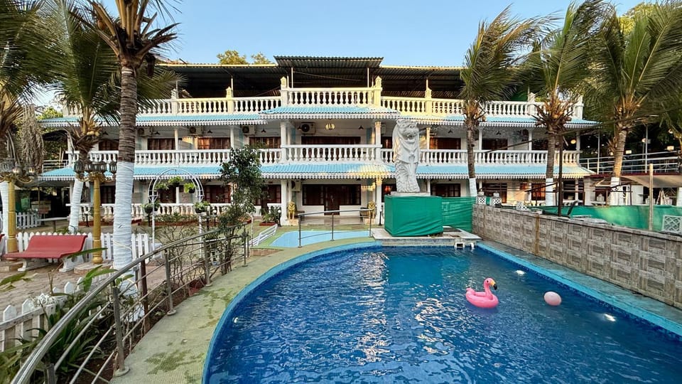 Property building, Swimming pool
