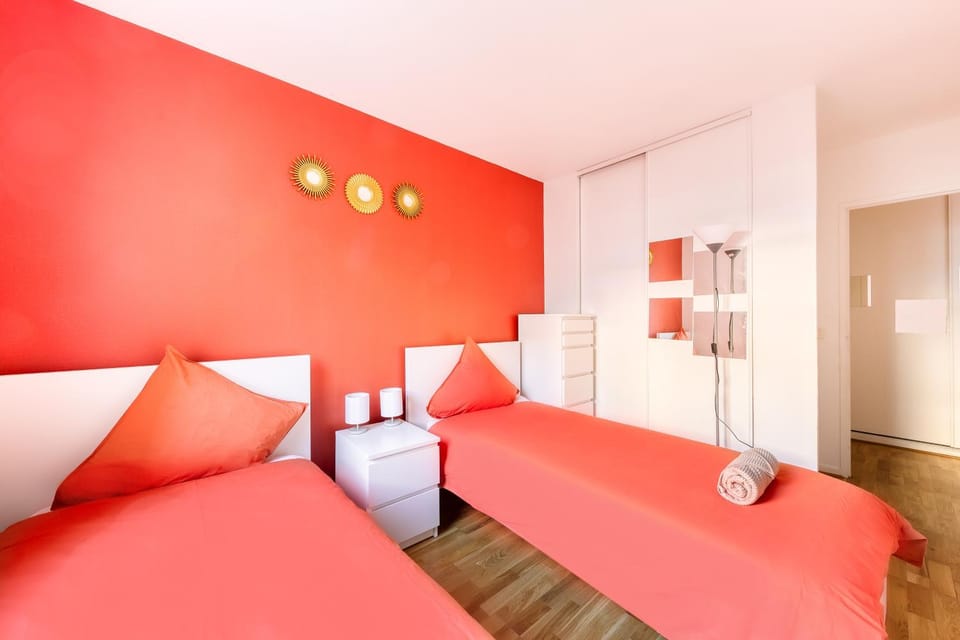 Bed, Photo of the whole room, Bedroom