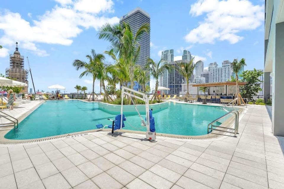 Stylish Studio - Amazing Amenities & Pool Apartment in Miami