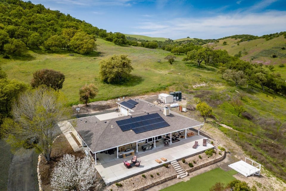 The J's Nest Deluxe House in Sierra Nevada